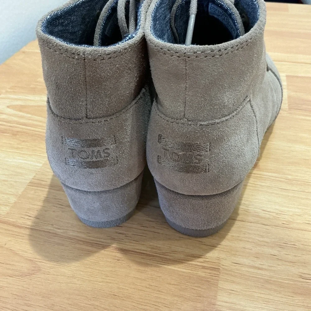TOMS Boots Youth 3 Girls Desert Wedge Ankle Booties Casual Beige Suede‎ Lace Up